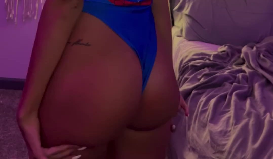 Gracxxe Spider Man Masturbating in Bedroom – OnlyFans Leaked