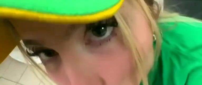 Moreofmariah Blowjob in Bathroom – OnlyFans Leaked